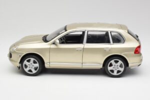 Porsche Cayenne Turbo 955 Beige Maisto 1:18 WAP02100113 Métal Moulé — image 4 sur 8