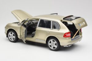 Porsche Cayenne Turbo 955 Beige Maisto 1:18 WAP02100113 Métal Moulé — image 5 sur 8