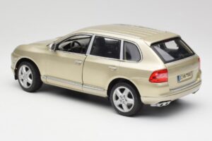 Porsche Cayenne Turbo 955 Beige Maisto 1:18 WAP02100113 Métal Moulé — image 7 sur 8