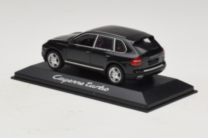 Porsche Cayenne Turbo Dark Green Metallic Minichamps 1:43 WAP02061117 Métal Moulé — image 3 sur 5