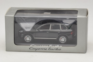 Porsche Cayenne Turbo Dark Green Metallic Minichamps 1:43 WAP02061117 Métal Moulé — image 5 sur 5