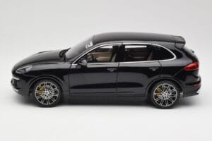 Porsche Cayenne Turbo S 958 Black Metallic Minichamps 1:18 110064000 Métal Moulé — image 4 sur 8