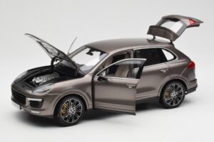 Porsche Cayenne E2 Turbo S Umbra Métallique Minichamps 1:18 WAP0213020F Métal Moulé — image 2 sur 8