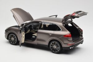 Porsche Cayenne E2 Turbo S Umbra Métallique Minichamps 1:18 WAP0213020F Métal Moulé — image 5 sur 8