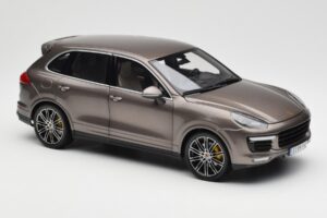 Porsche Cayenne E2 Turbo S Umbra Métallique Minichamps 1:18 WAP0213020F Métal Moulé — image 6 sur 8