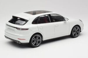 Porsche Cayenne 9YA Turbo Blanc Metallic Minichamps 1:18 155042560 Métal Moulé — image 3 sur 8
