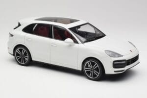Porsche Cayenne 9YA Turbo Blanc Metallic Minichamps 1:18 155042560 Métal Moulé — image 6 sur 8
