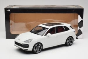 Porsche Cayenne 9YA Turbo Blanc Metallic Minichamps 1:18 155042560 Métal Moulé — image 8 sur 8