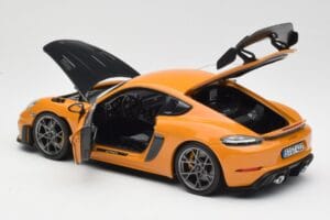 Porsche Cayman GT4 RS 982 Weissach Package Bahama Yellow Norev 1:18 187252 Métal Moulé — image 5 sur 8