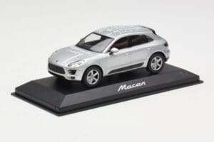 Porsche Macan 95B Silver Grey Metallic Prototype Minichamps 1:43 WAP0201540E Métal Moulé — image 2 sur 4