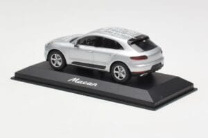 Porsche Macan 95B Silver Grey Metallic Prototype Minichamps 1:43 WAP0201540E Métal Moulé — image 3 sur 4