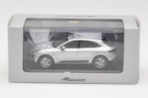 Porsche Macan 95B Silver Grey Metallic Prototype Minichamps 1:43 WAP0201540E Métal Moulé — image 4 sur 4