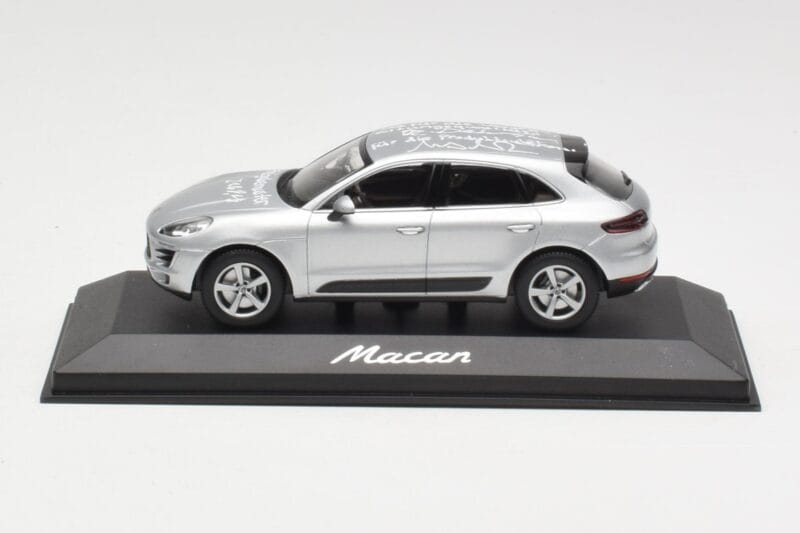 Porsche Macan 95B Silver Grey Metallic Prototype Minichamps 1:43 WAP0201540E Métal Moulé