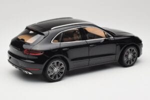 Porsche Macan Turbo 95B Black Metallic Minichamps 1:18 110062502 Métal Moulé — image 3 sur 8