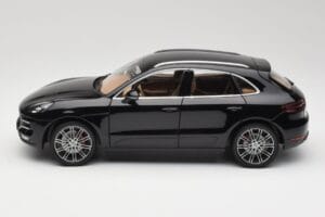 Porsche Macan Turbo 95B Black Metallic Minichamps 1:18 110062502 Métal Moulé — image 4 sur 8