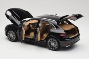 Porsche Macan Turbo 95B Black Metallic Minichamps 1:18 110062502 Métal Moulé — image 5 sur 8