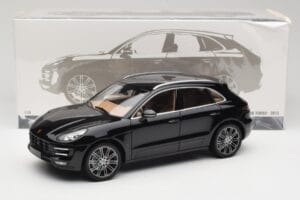 Porsche Macan Turbo 95B Black Metallic Minichamps 1:18 110062502 Métal Moulé — image 8 sur 8