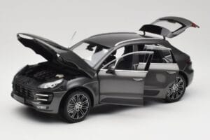 Porsche Macan Turbo 95B Grey Metallic Minichamps 1:18 110062501 Métal Moulé — image 2 sur 8