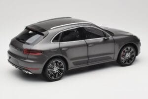 Porsche Macan Turbo 95B Grey Metallic Minichamps 1:18 110062501 Métal Moulé — image 3 sur 8