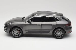 Porsche Macan Turbo 95B Grey Metallic Minichamps 1:18 110062501 Métal Moulé — image 4 sur 8