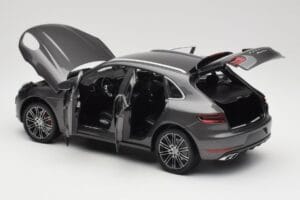 Porsche Macan Turbo 95B Grey Metallic Minichamps 1:18 110062501 Métal Moulé — image 5 sur 8