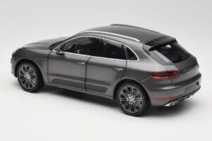 Porsche Macan Turbo 95B Grey Metallic Minichamps 1:18 110062501 Métal Moulé — image 7 sur 8