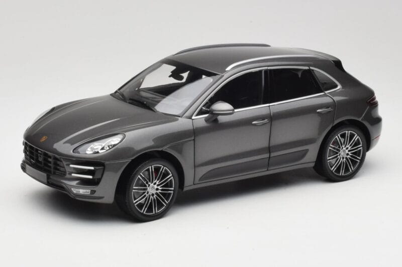 Porsche Macan Turbo 95B Grey Metallic Minichamps 1:18 110062501 Métal Moulé