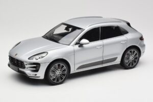 Porsche Macan Turbo 95B Argent Minichamps 1:18 110062504 Métal Moulé