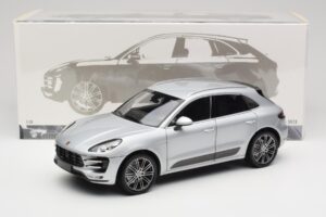 Porsche Macan Turbo 95B Argent Minichamps 1:18 110062504 Métal Moulé — image 8 sur 8