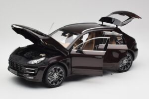 Porsche Macan 95B Turbo Acajou Métallique Minichamps 1:18 110062500 Métal Moulé — image 2 sur 8