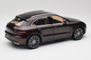 Porsche Macan 95B Turbo Acajou Métallique Minichamps 1:18 110062500 Métal Moulé — image 3 sur 8