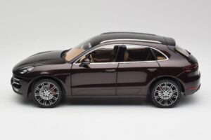 Porsche Macan 95B Turbo Acajou Métallique Minichamps 1:18 110062500 Métal Moulé — image 4 sur 8