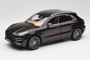 Porsche Macan 95B Turbo Acajou Métallique Minichamps 1:18 110062500 Métal Moulé