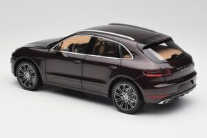 Porsche Macan 95B Turbo Acajou Métallique Minichamps 1:18 110062500 Métal Moulé — image 7 sur 8
