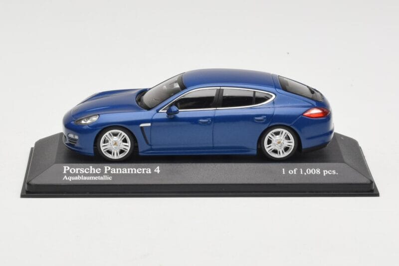 Porsche Panamera 970 4S Blue Metallic Minichamps 1:43 WAP0200419 Métal Moulé