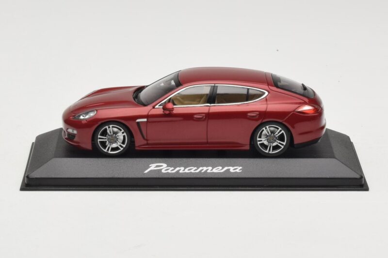 Porsche Panamera 970 Red Metallic Minichamps 1:43 WAP0200119 Métal Moulé