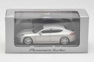 Porsche Panamera 970 Turbo Beige Minichamps 1:43 WAP0200519 Métal Moulé — image 4 sur 4