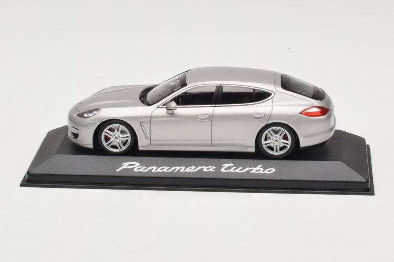 Porsche Panamera 970 Turbo Beige Minichamps 1:43 WAP0200519 Métal Moulé