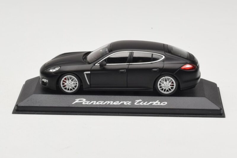 Porsche Panamera 970 Turbo Matt Black Minichamps 1:43 WAP0200270C Métal Moulé