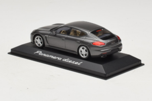 Porsche Panamera 970 Diesel Grey Metallic Minichamps 1:43 WAP0202300E Métal Moulé — image 3 sur 4