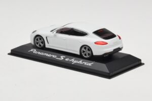 Porsche Panamera 970 S e-Hybrid Blanc Minichamps 1:43 WAP0207200E Métal Moulé — image 3 sur 3