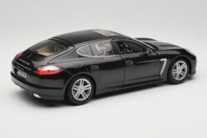 Porsche Panamera Turbo 970 Noir Maisto 1:18 36197 Métal Moulé — image 3 sur 8