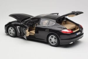 Porsche Panamera Turbo 970 Noir Maisto 1:18 36197 Métal Moulé — image 5 sur 8