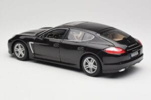 Porsche Panamera Turbo 970 Noir Maisto 1:18 36197 Métal Moulé — image 7 sur 8