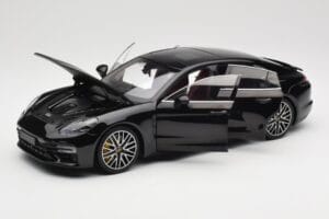 Porsche Panamera 971 Turbo S Noir Metallic Minichamps 1:18 113061076 Métal Moulé — image 2 sur 8
