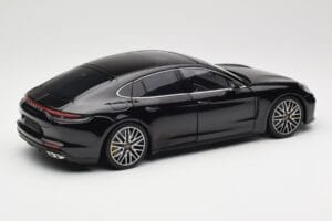 Porsche Panamera 971 Turbo S Noir Metallic Minichamps 1:18 113061076 Métal Moulé — image 3 sur 8