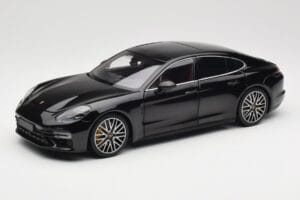 Porsche Panamera 971 Turbo S Noir Metallic Minichamps 1:18 113061076 Métal Moulé