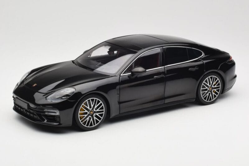 Porsche Panamera 971 Turbo S Noir Metallic Minichamps 1:18 113061076 Métal Moulé
