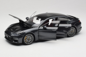 Porsche Panamera 971 Turbo S Grey Metallic Minichamps 1:18 113061073 Métal Moulé — image 2 sur 8