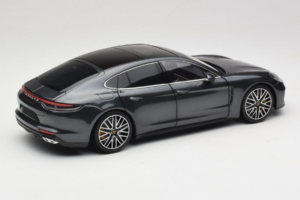 Porsche Panamera 971 Turbo S Grey Metallic Minichamps 1:18 113061073 Métal Moulé — image 3 sur 8